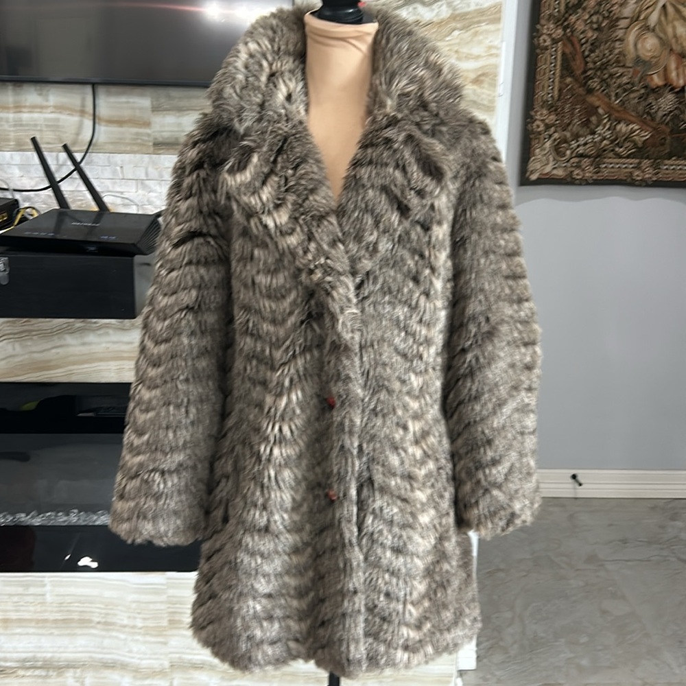 Versailles by Hillmoor Faux Fur Grey Fox. Size M/L - Picture 2 of 12